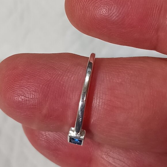NWOT Dainty Stackable Sterling Silver Cube Blue Sapphire Ring Size 8 - Picture 7 of 16